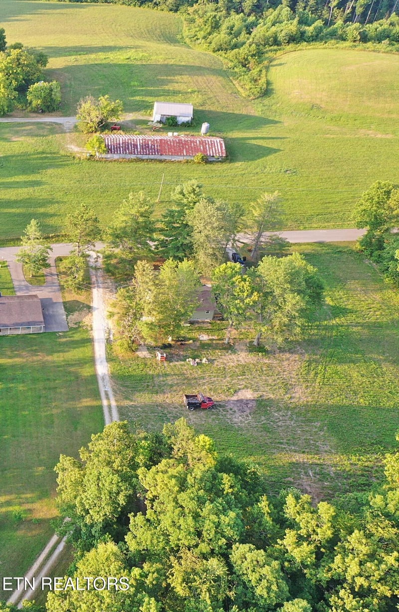 1051 Williams Creek Rd, Oneida, TN 37841