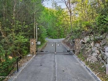 1053 Big Buck Tr, Townsend, TN 37882