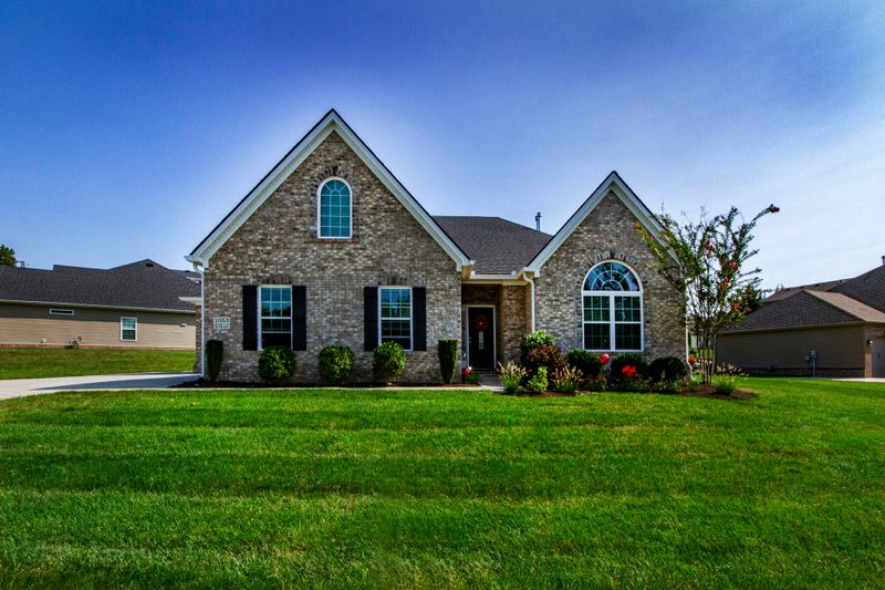 1053 Silver Leaf Dr, Lenoir City, TN 37772