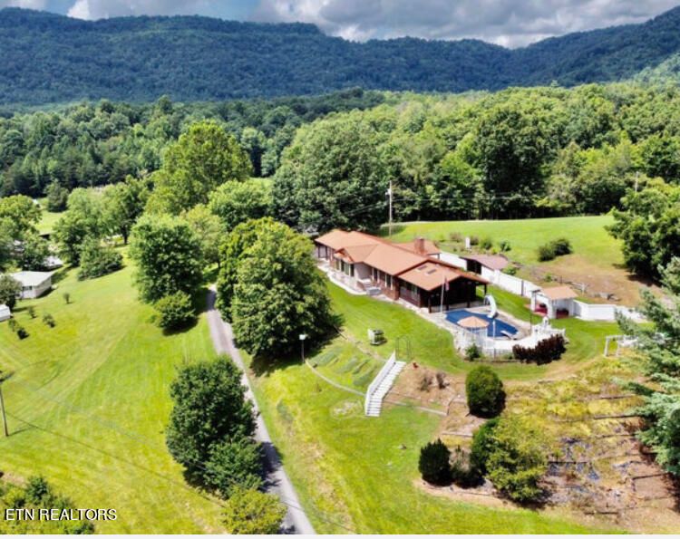 10545 Baker Hwy, Pioneer, TN 37847