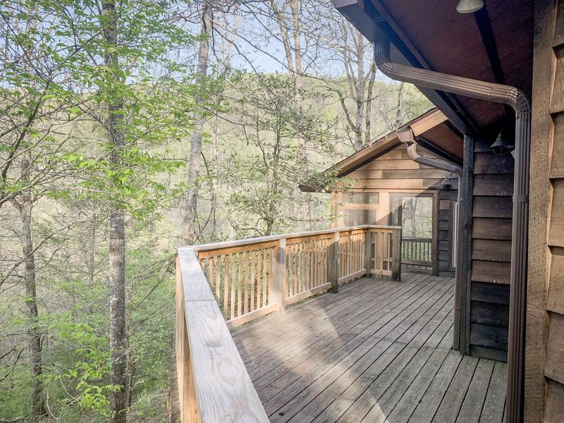 1055 Carrs Creek Rd, Townsend, TN 37882