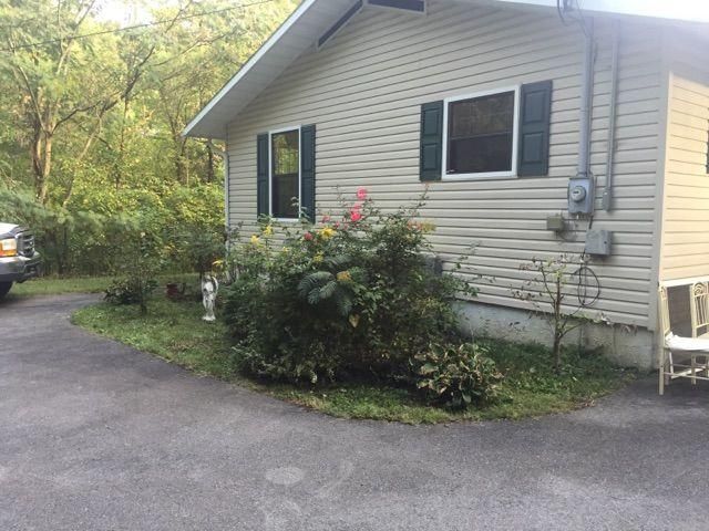 1055 Mark Ann Ln, Sevierville, TN 37862