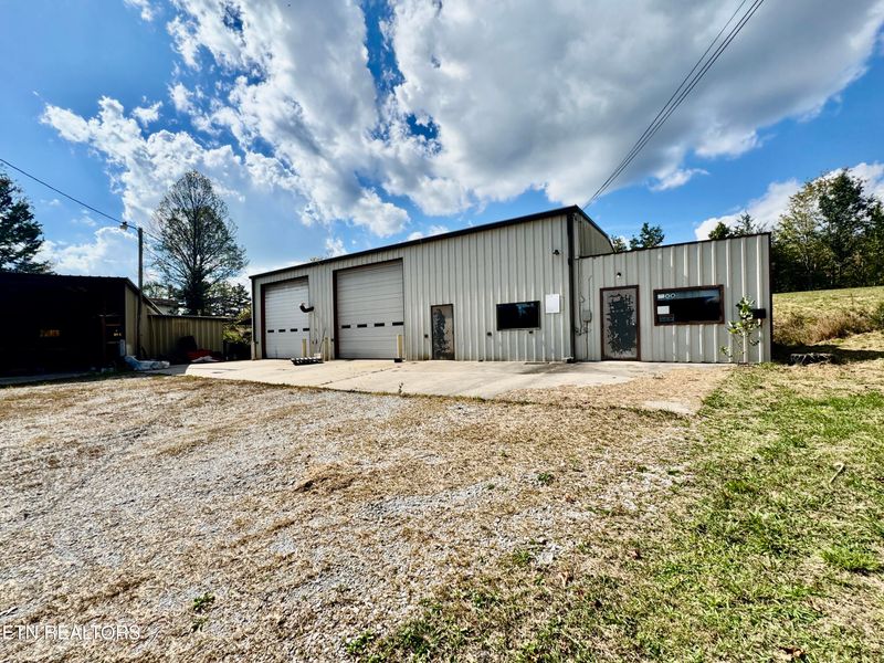 1055 Poplar Ln, Winfield, TN 37892
