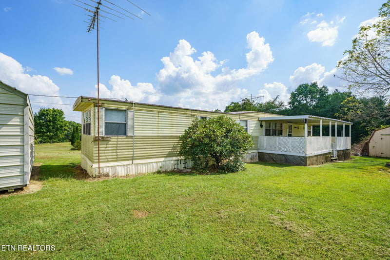 1055 Rector Rd, Crossville, TN 38571