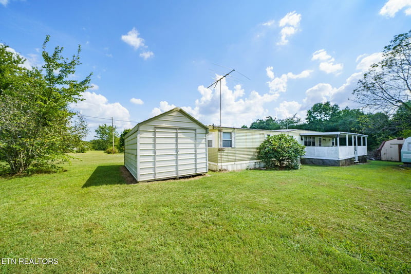 1055 Rector Rd, Crossville, TN 38571
