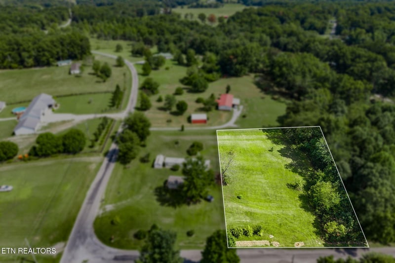1055 Rector Rd, Crossville, TN 38571