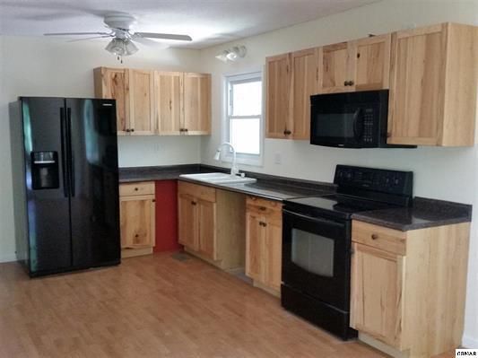 1055 Tramel Rd, Sevierville, TN 37862