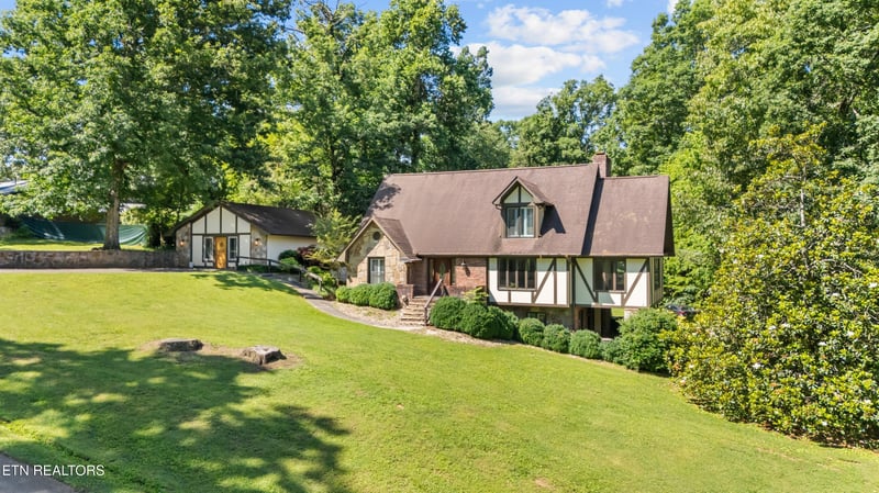 1056 Topside Dr, Sevierville, TN 37862