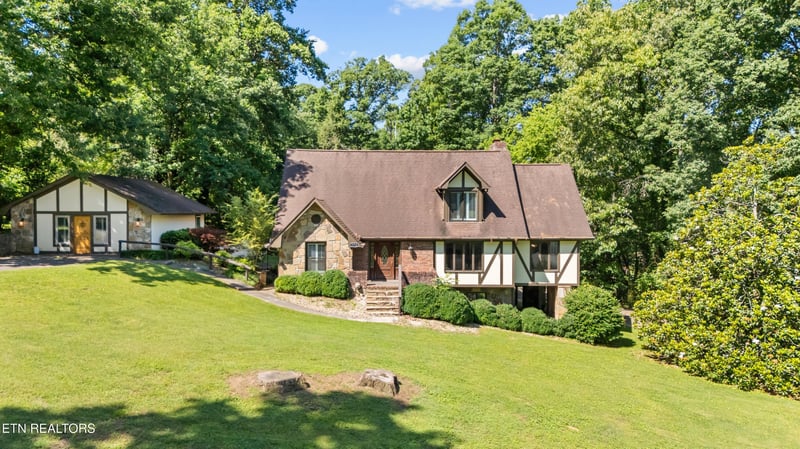 1056 Topside Dr, Sevierville, TN 37862