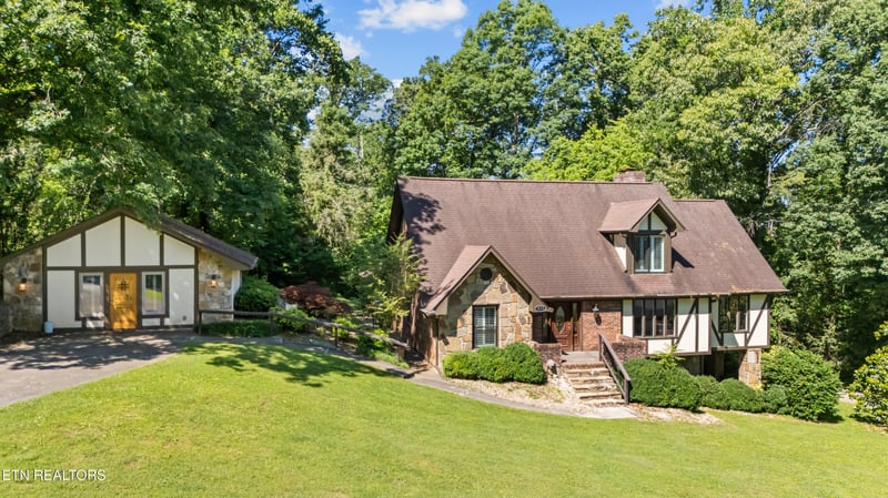 1056 Topside Dr, Sevierville, TN 37862