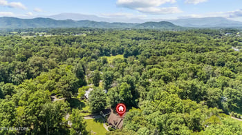 1056 Topside Dr, Sevierville, TN 37862