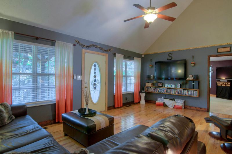 10566 Pleasant Hollow Rd, Corryton, TN 37721