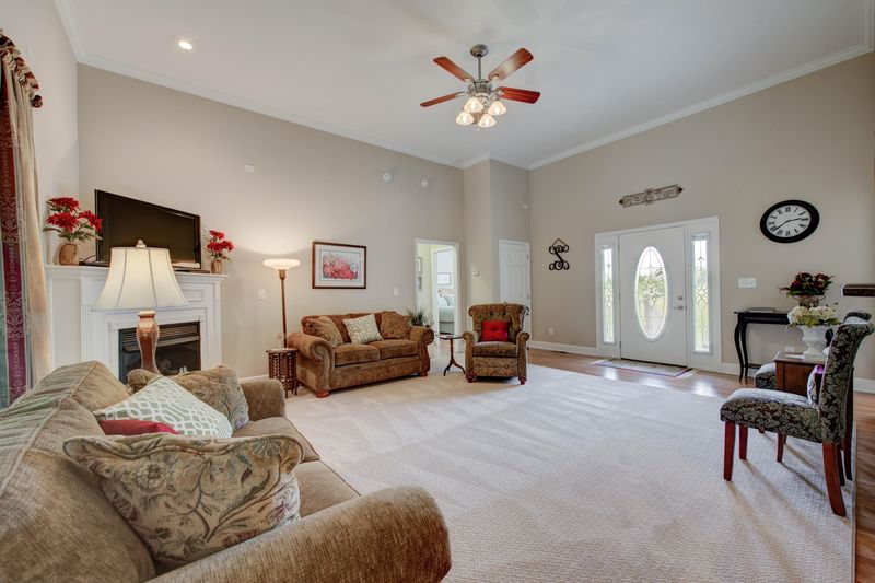 106 Andorra Ln, Clinton, TN 37716