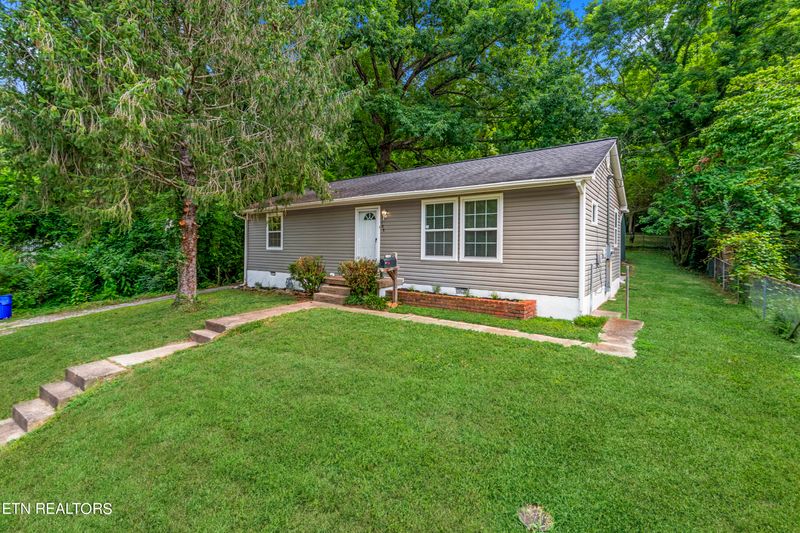 106 Ashland Ln, Oak Ridge, TN 37830