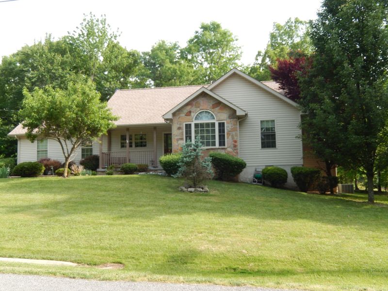 106 Berkshire Loop, Crossville, TN 38558
