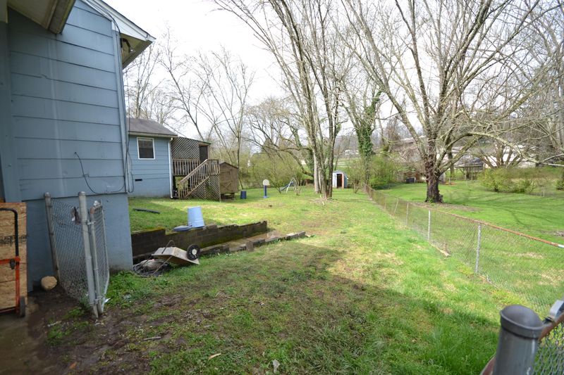 106 Briar Rd, Oak Ridge, TN 37830