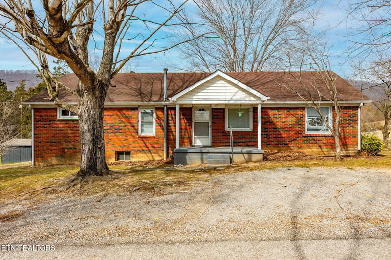 106 Butter & Egg Rd, Jacksboro, TN 37757
