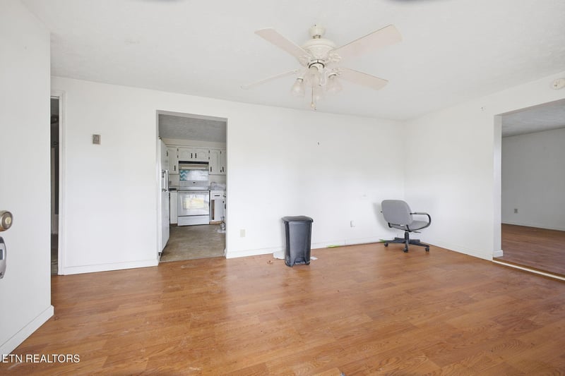 106 Butter & Egg Rd, Jacksboro, TN 37757