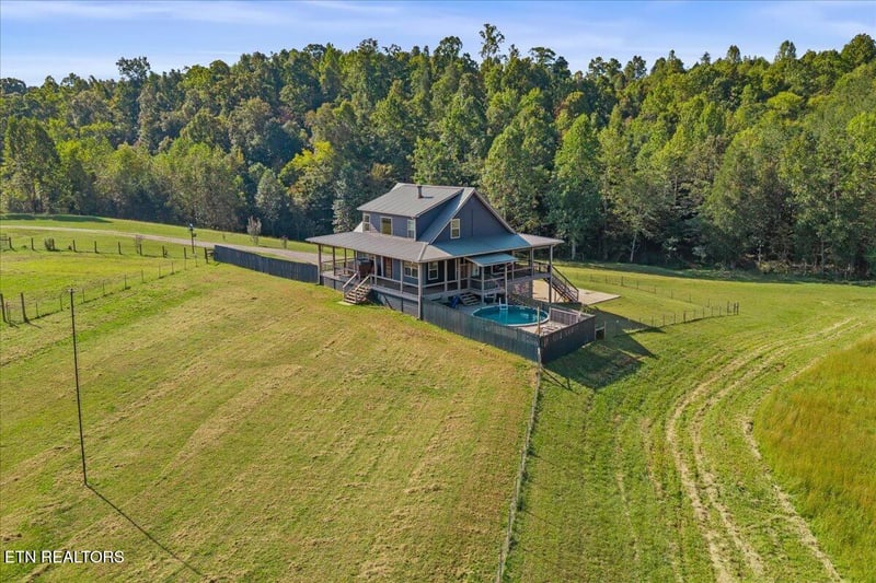 106 Cagle Rd, Tellico Plains, TN 37385