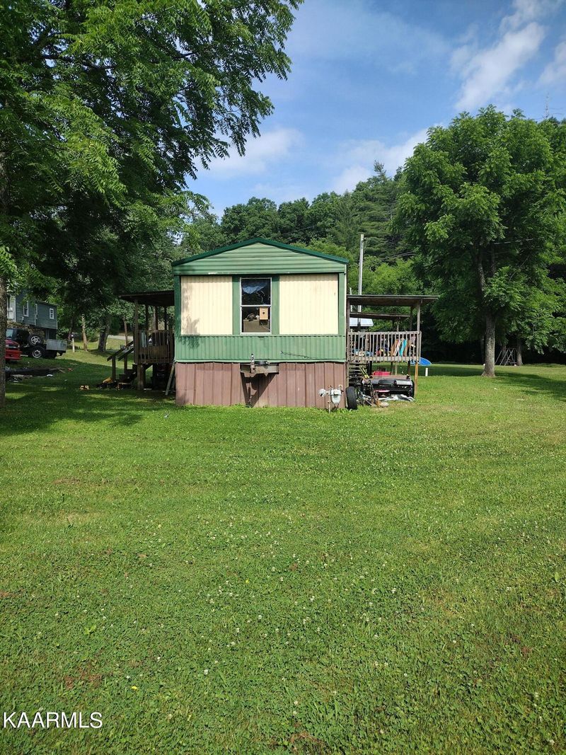 106 Cherry St, Sunbright, TN 37872