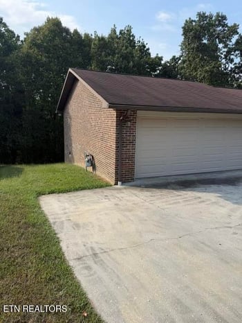 106 Circle Dr, Harriman, TN 37748