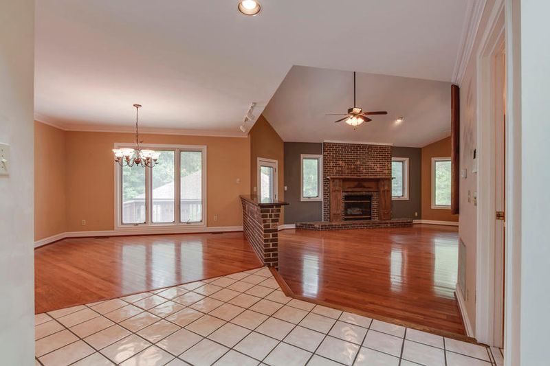 106 Clinchcrest Dr, Kingston, TN 37763