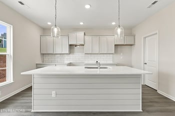 106 Clover Meadow Ln, Maryville, TN 37801