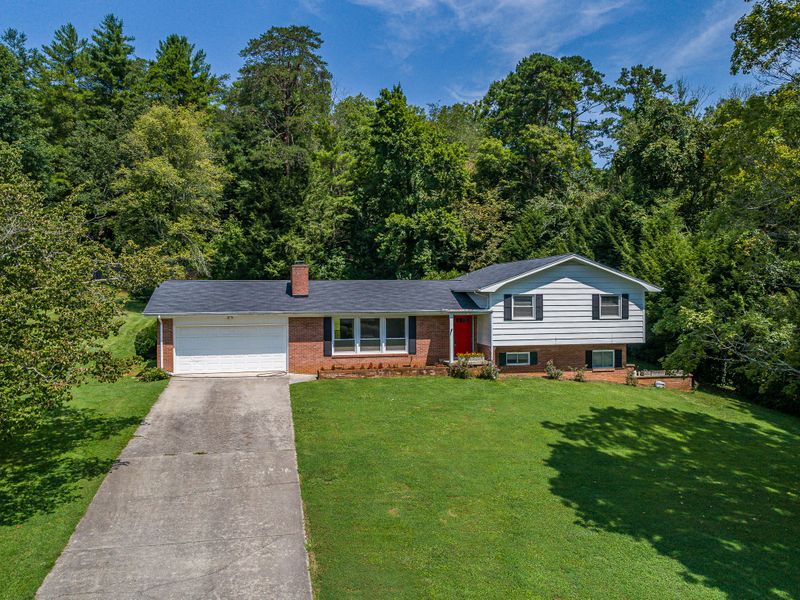 106 Colby Rd, Oak Ridge, TN 37830