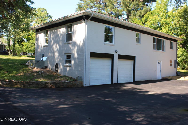 106 Colonial Dr, Knoxville, TN 37920