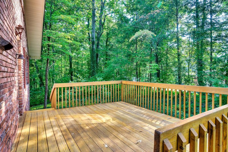 106 Dana Dr, Oak Ridge, TN 37830