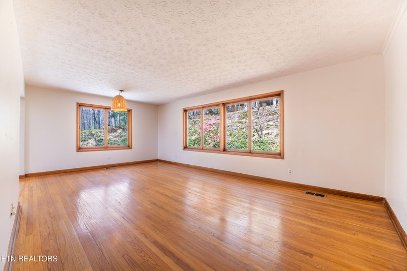 106 Disston Rd, Oak Ridge, TN 37830