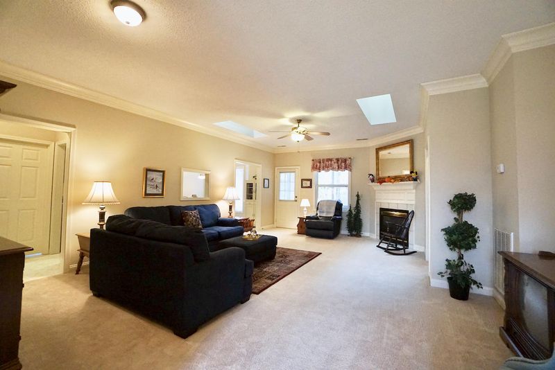 106 Donner Ct, Oak Ridge, TN 37830
