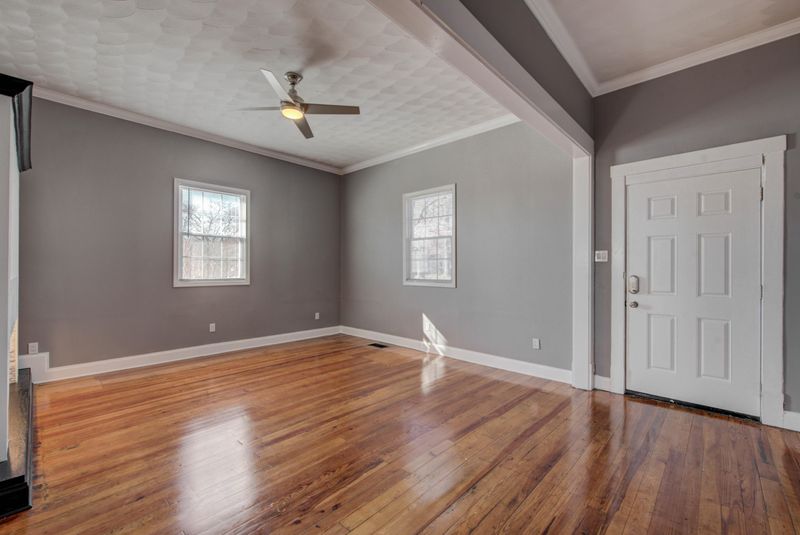 106 E 2nd Ave, Lenoir City, TN 37771