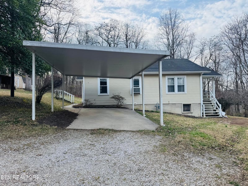 106 Echo Valley Rd, Rocky Top, TN 37769