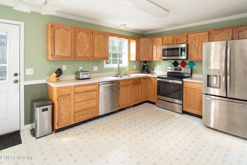 106 Flagstone Way, Clinton, TN 37716