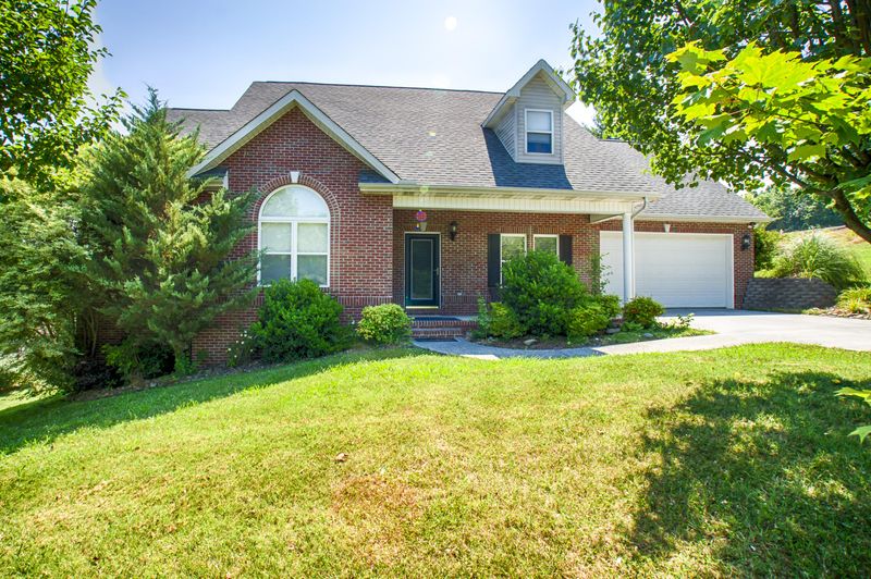 106 Gallahad Ct, Sevierville, TN 37876