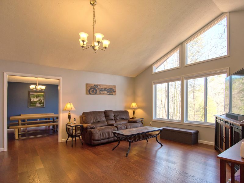106 Greystone Dr, Oak Ridge, TN 37830