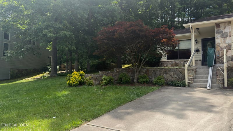 106 Hazleton Ln, Oak Ridge, TN 37830