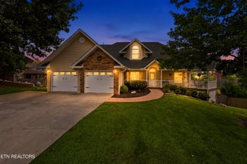 106 Knoll Ln, Maryville, TN 37804