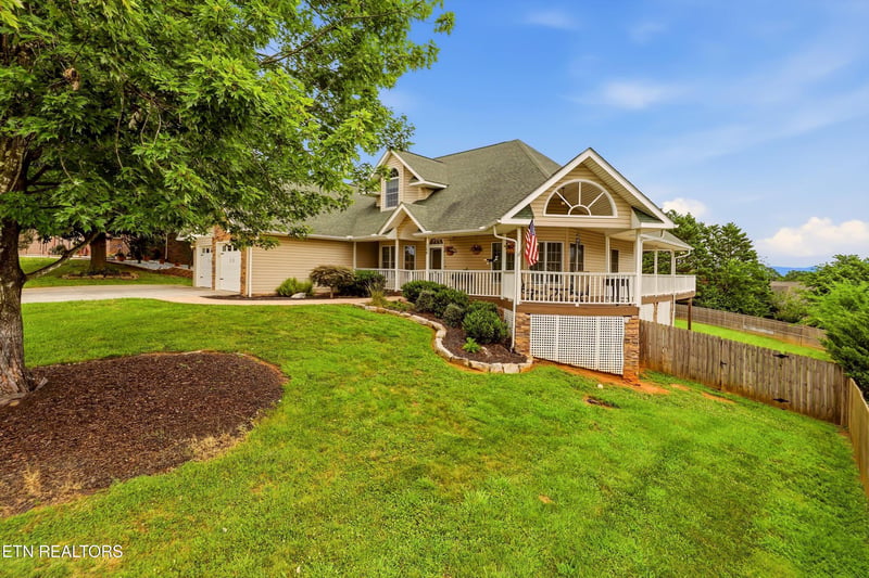 106 Knoll Ln, Maryville, TN 37804