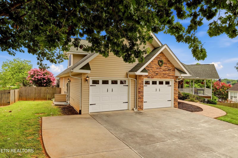 106 Knoll Ln, Maryville, TN 37804