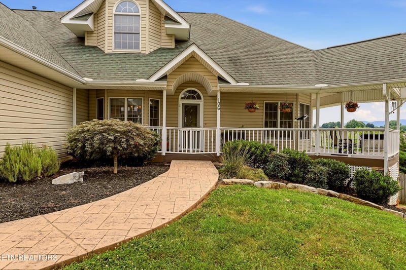 106 Knoll Ln, Maryville, TN 37804