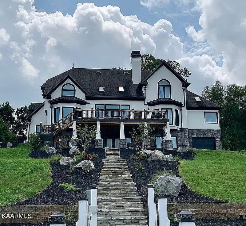 106 Lake Crest Dr, Lenoir City, TN 37772
