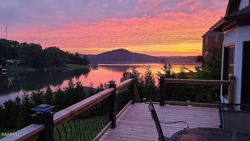 106 Lake Crest Dr, Lenoir City, TN 37772