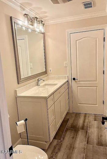 106 Lake Crest Dr, Lenoir City, TN 37772