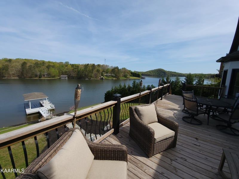 106 Lake Crest Dr, Lenoir City, TN 37772