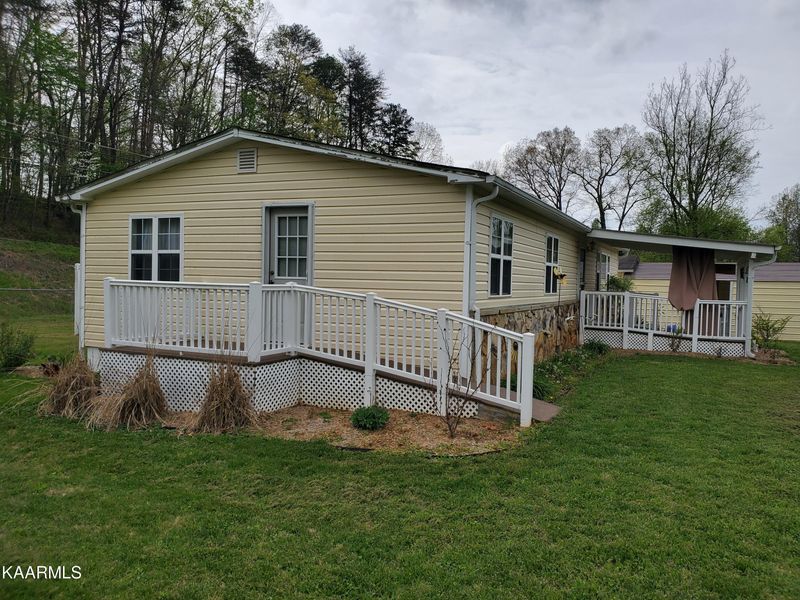 106 Meadowlark Ln, Harriman, TN 37748