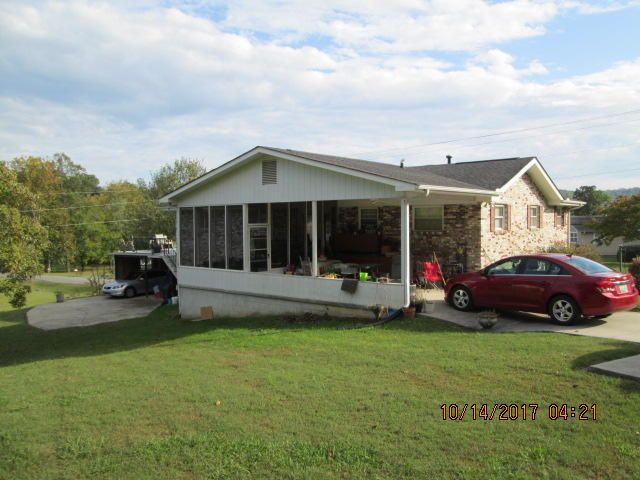 106 Midway Dr, Oliver Springs, TN 37840