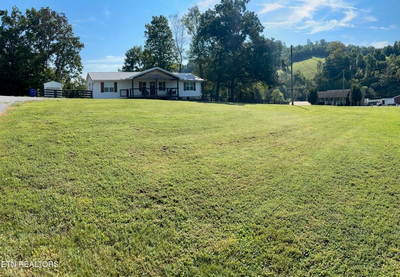 106 Moccasin Hollow Ln, Clinton, TN 37716