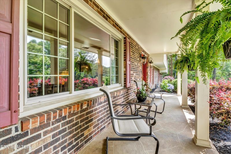 106 Mohawk Rd, Oak Ridge, TN 37830